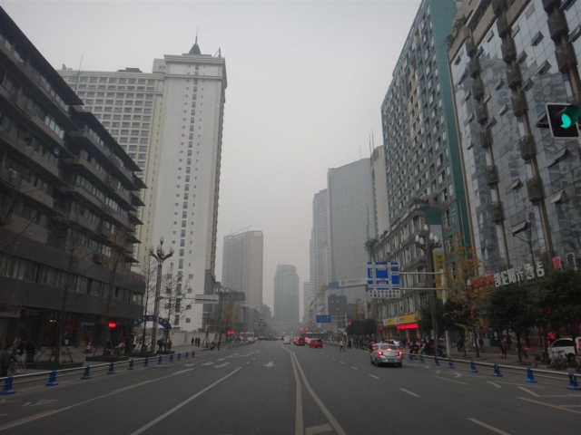 Avenue de Chengdu...dans le brouillard