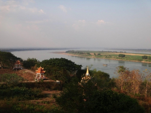 Vue sur le Mékong depuis Wat Hanchey