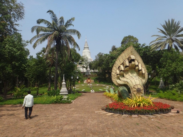 Wat Phnom avec le Naga (serpent)