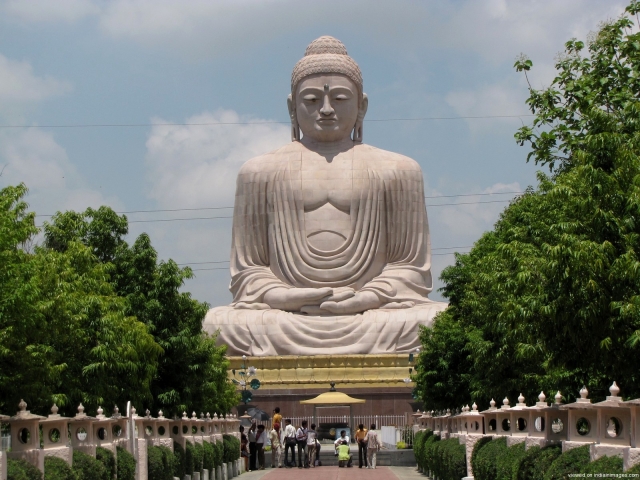 L'immense Bouddha de Bodhgaya haut de 25m.