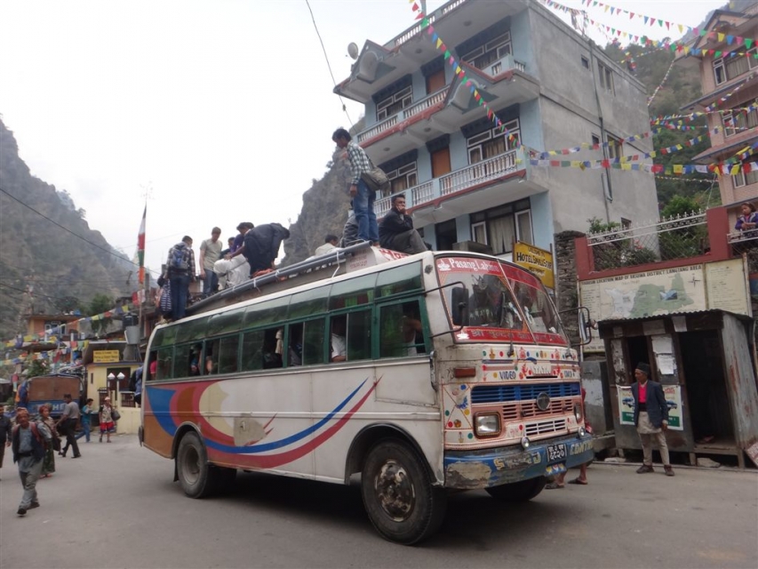 Syaphru Besi, bus local en provenance de Kathmandu.